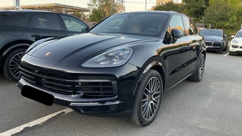 Bucarest : transfert aéroport de luxe en Porsche Cayenne