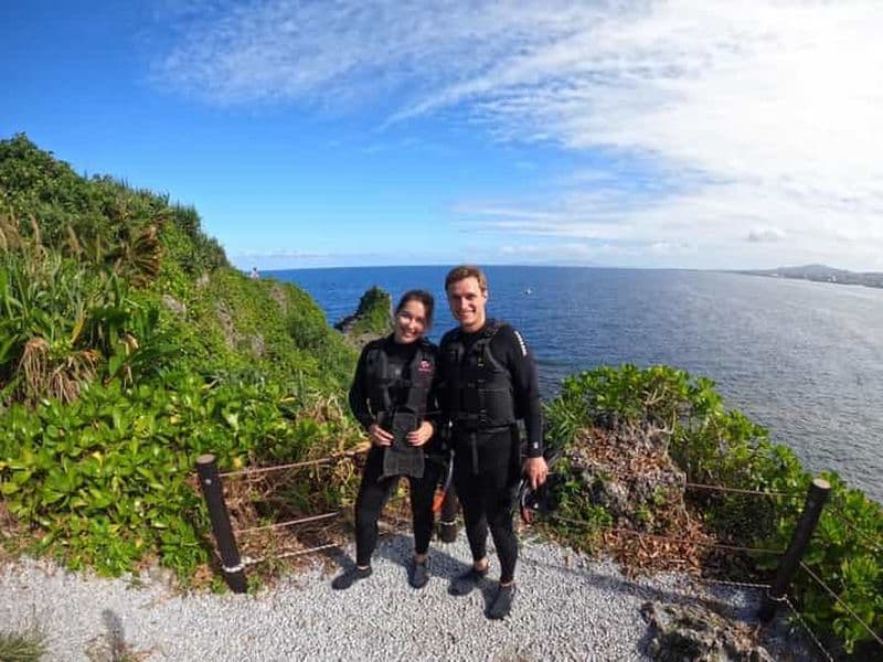 Okinawa : excursion privée de plongée avec tuba dans la grotte bleue avec guide