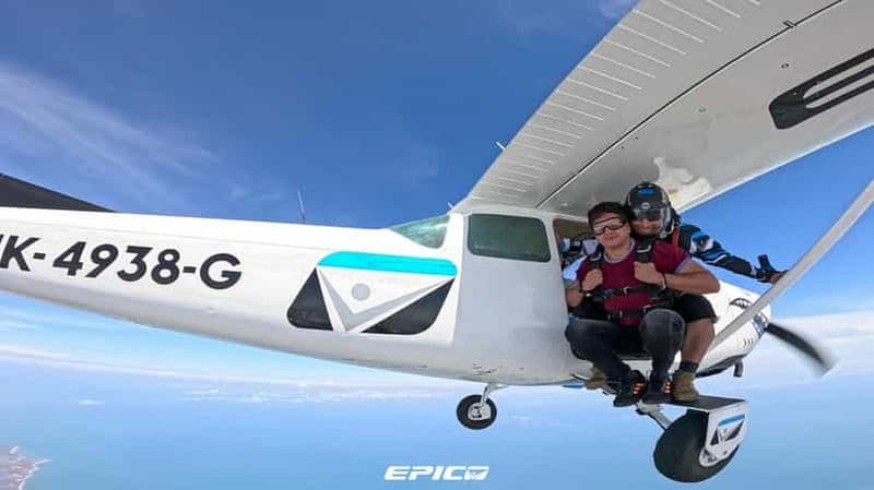 Au départ de Carthagène : saut en parachute tandem, vue sur la mer.