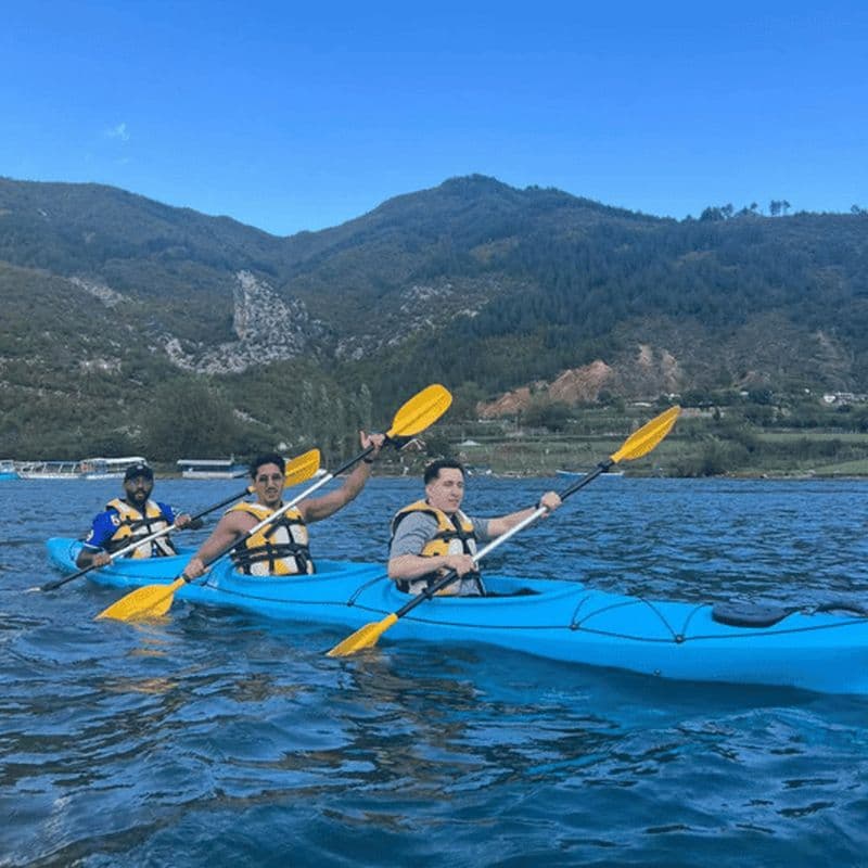 Billet Shkodër : excursion d'une journée au lac de Komani en ferry, kayak et randonnée