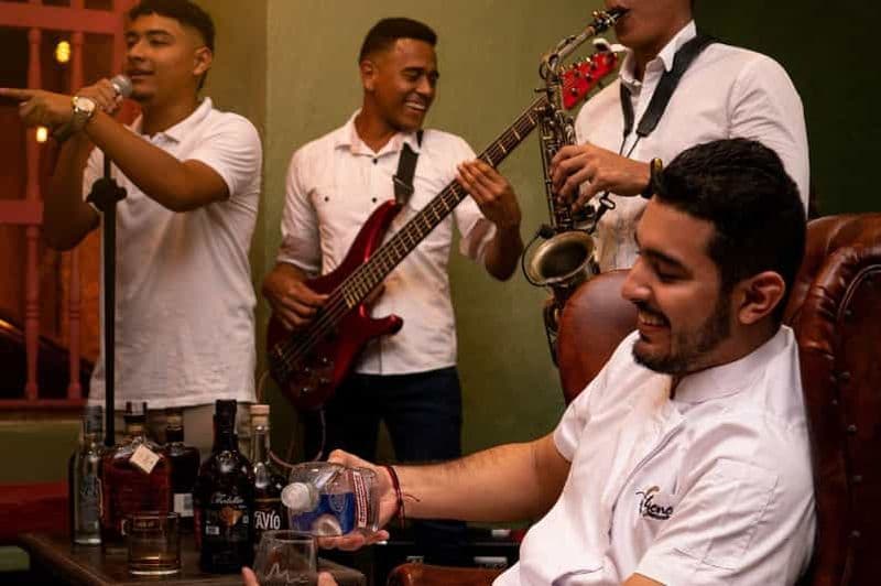Carthagène : Dégustation de rhums avec musique jazz en direct
