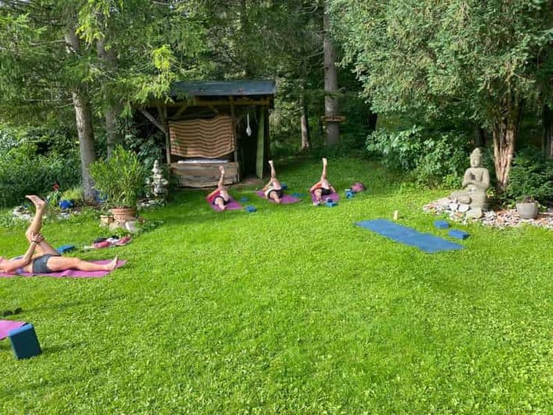 Billet Moment de détente : yoga en extérieur dans un paysage de montagne