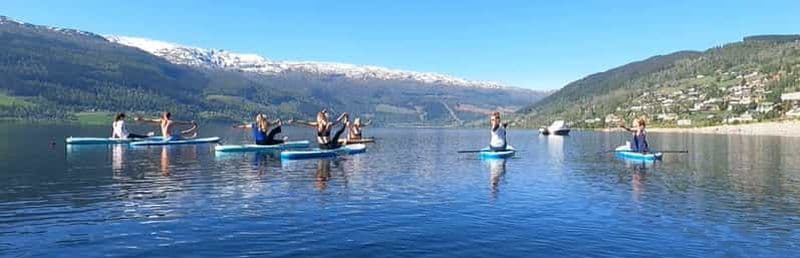 Lac Vangsvatnet : Cours de SUP Yoga avec Ylva