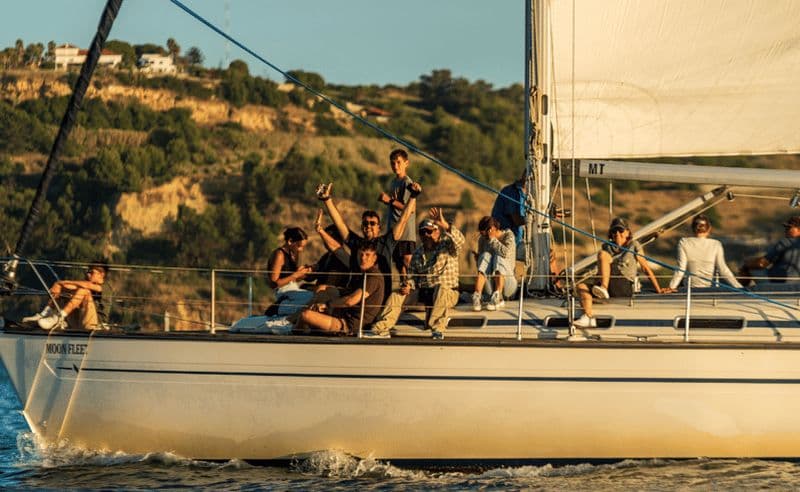 Lisbonne : Excursion en bateau à voile avec boissons