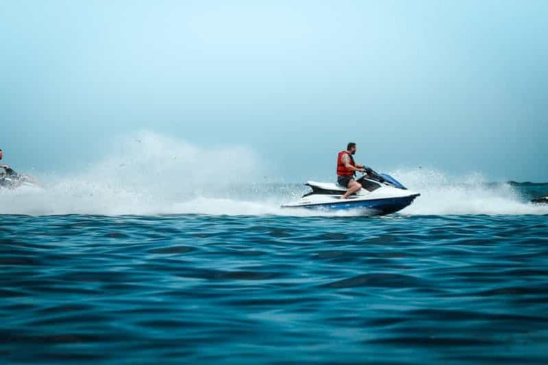 Aventure en jet ski à Doha avec prise en charge pratique !