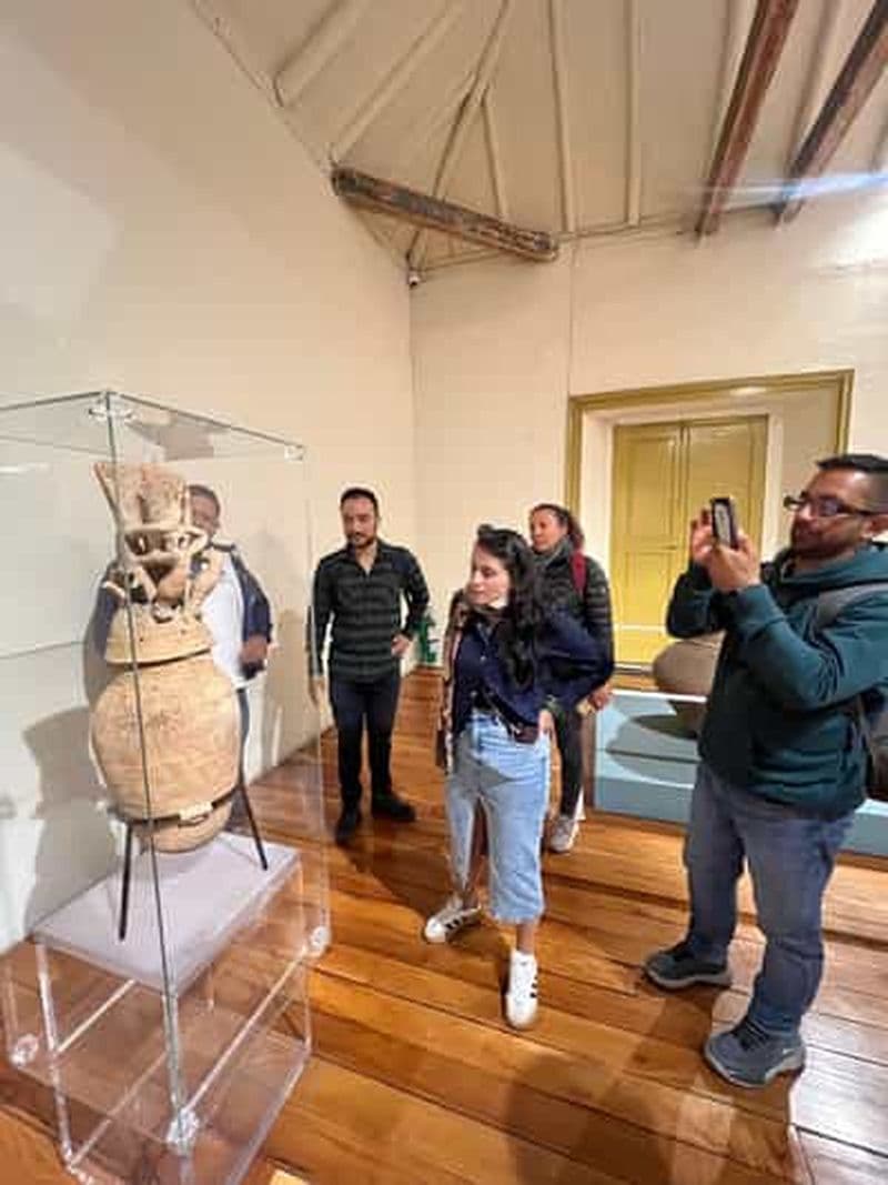 Bogotá Modeler le passé : atelier de céramique préhispanique