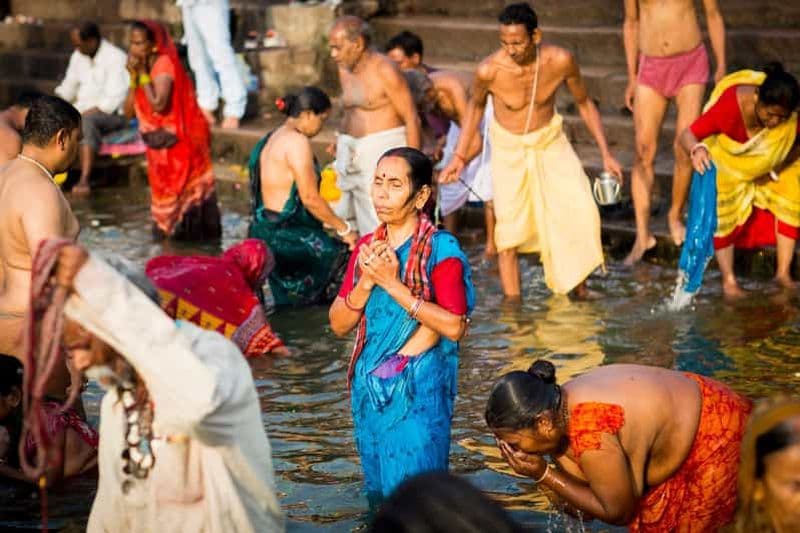 Varanasi. Lever de soleil et matinée en ville. Visite à pied