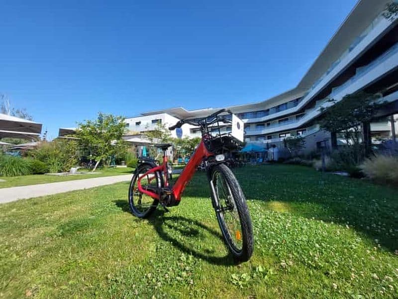 Annecy-le-Vieux, France : Location de vélos électriques et musclés