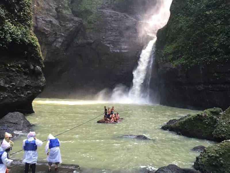 Visite privative : volcan Taal et chutes de Pagsanjan (2 en 1)