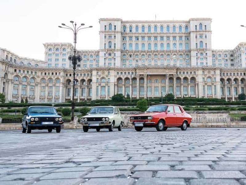 Billet Bucarest : Visite privée des trois quartiers en voiture ancienne