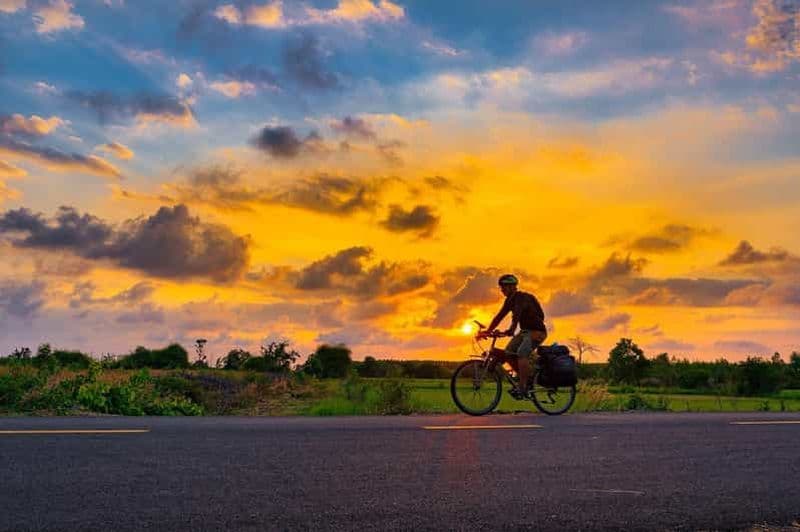 Lecce : visite en vélo électrique au coucher du soleil avec apéritif typique