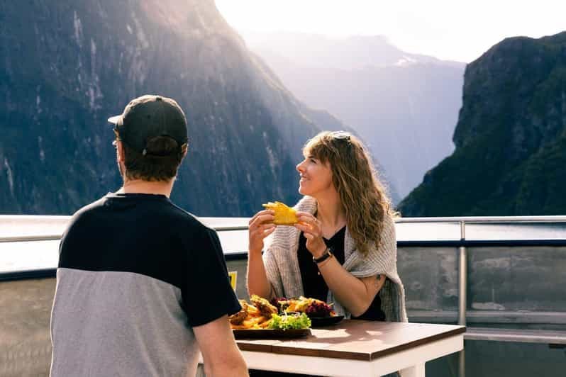 Depuis Queenstown : visite d'une journée en car et croisière à Milford Sound