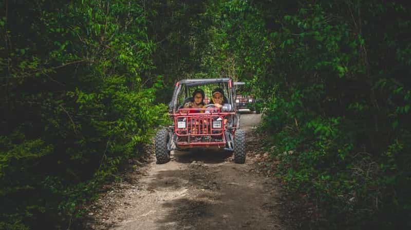 Puerto Morelos : Double aventure en buggy et VTT avec tyroliennes et deux cénotes