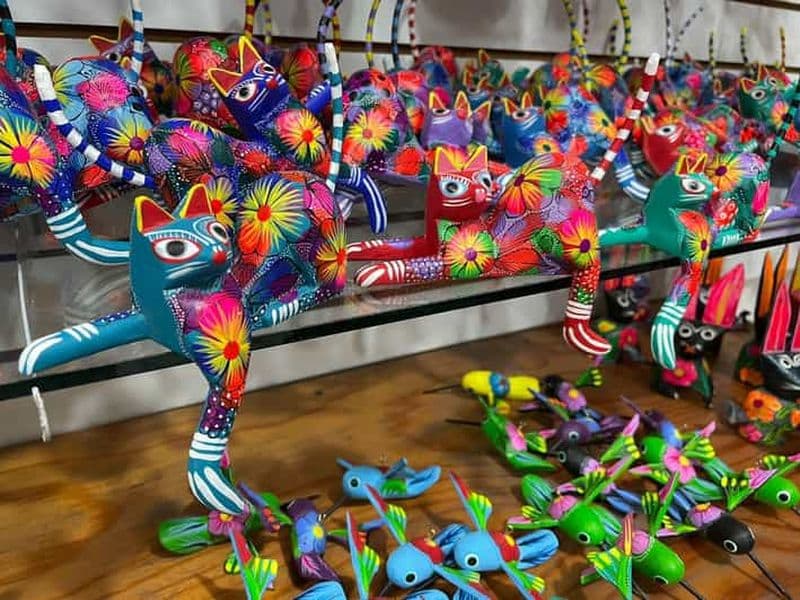 Huatulco : créez votre propre alebrije et explication de la peinture.