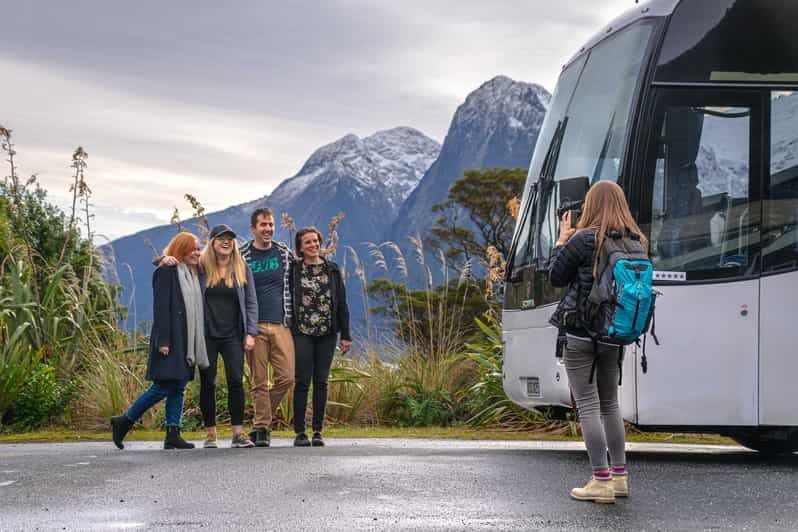 Billet Queenstown : Excursion d'une journée en autocar et croisière à Milford Sound