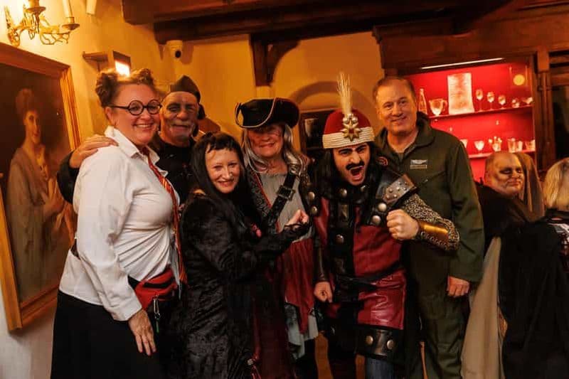 Bal des vampires d'Halloween au château de Dracula à Bran (Roumanie)