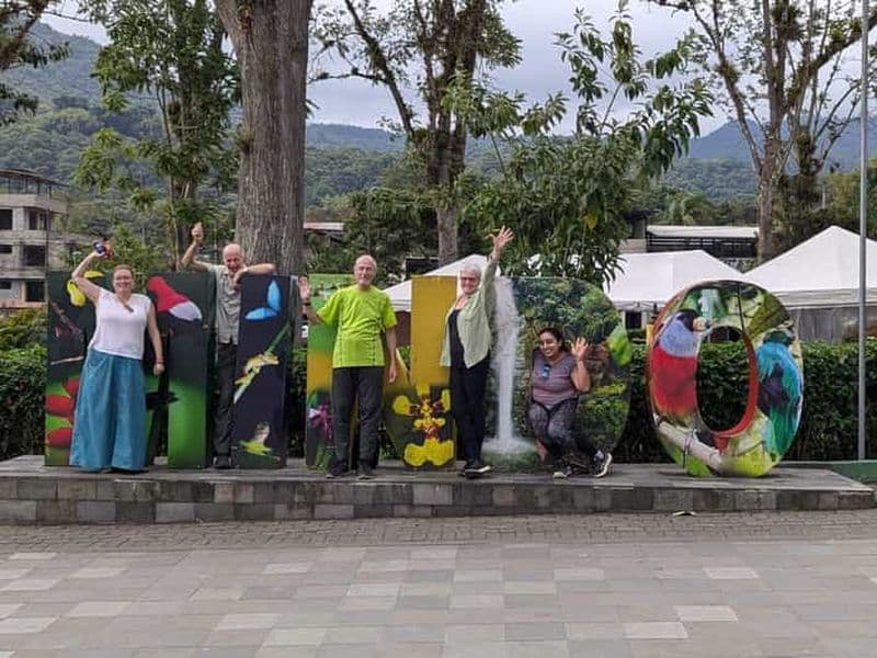 Depuis Quito : Excursion d'une journée dans la forêt nuageuse de Mindo avec tyrolienne