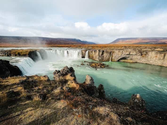 PRIVÉ Chute d'eau de Godafoss, Myvatn et bains