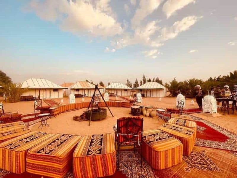 Merzouga : nuit dans le désert, trekking à dos de chameau et planche à voile