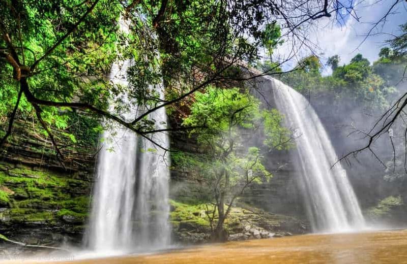 Visite des chutes de Boti, du rocher du Parapluie, des jardins d'Aburi et de la ferme de cacao