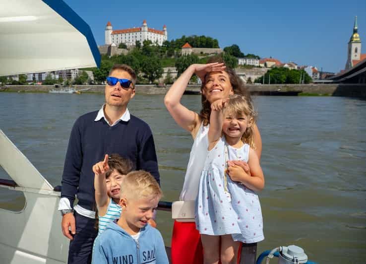 Bratislava : Visite touristique en bus et croisière commentée