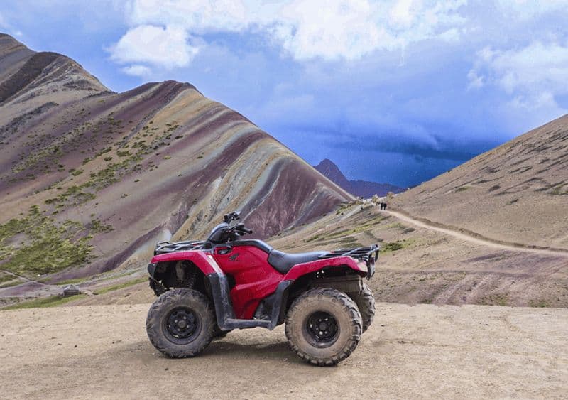 Depuis Cusco : quad à la Montagne Arc-en-ciel ou à la Vallée Rouge avec repas