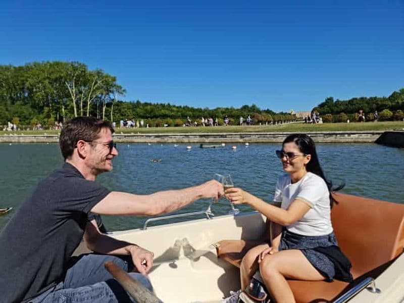 Versailles : visite en voiturette de golf dans les jardins, promenade en barque et champagne