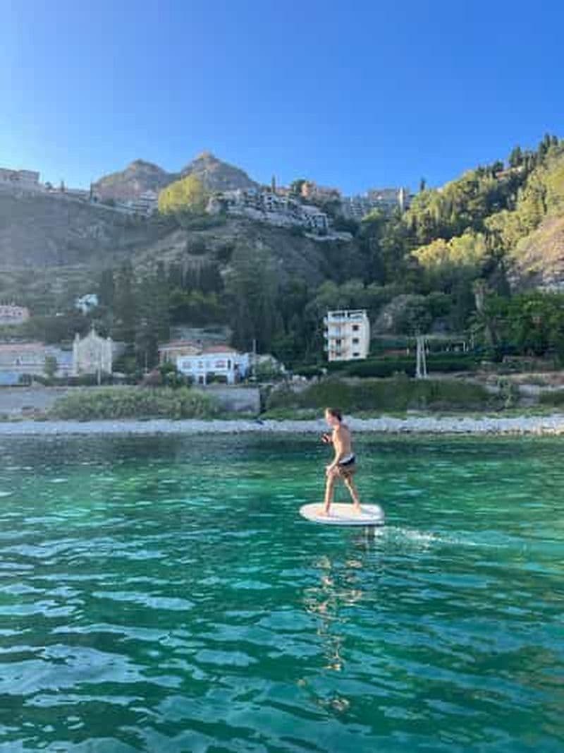 Esplorer la côte de Taormine avec le Fliteboard (E-foil)