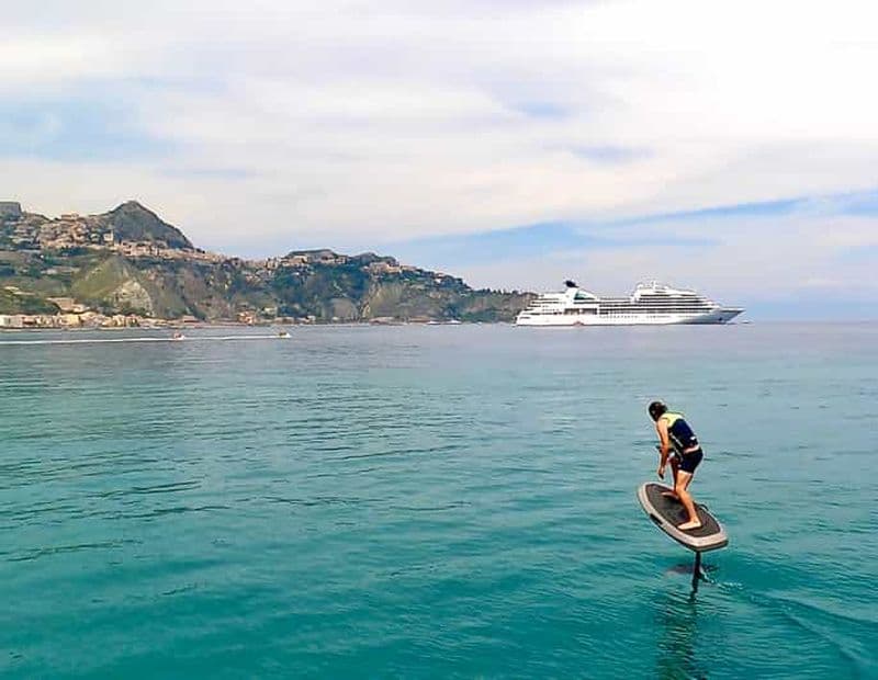 Excursion en bateau E-Foil Electric Fliteboard Taormina-Giardini