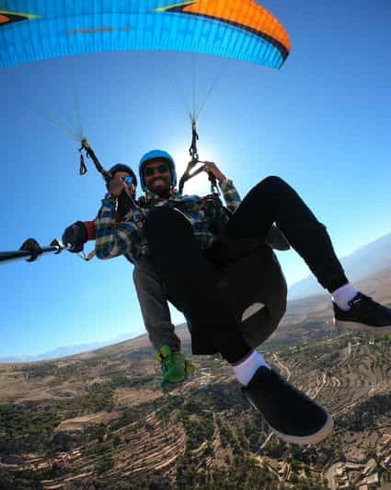 Marrakech : Parapente, balade à dos de chameau et visite d'un camp berbère