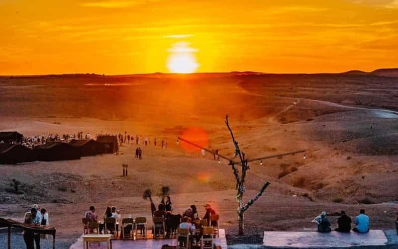 Billet Marrakech : coucher de soleil dans le désert d'Agafay, danse et dîner-spectacle