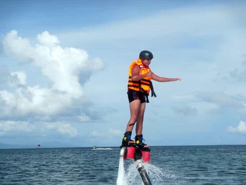 Bali : Expérience de sport nautique Fly Board à la plage de Nusa Dua