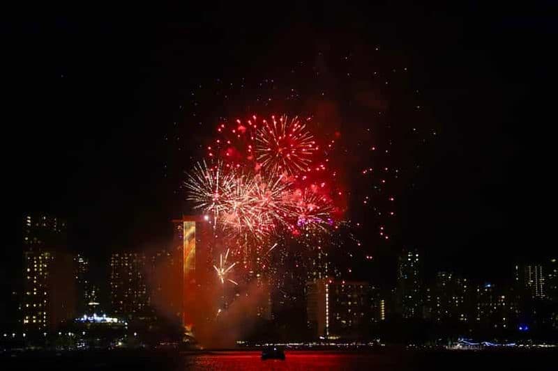 Voile pour le feu d'artifice du vendredi soir à Waikiki