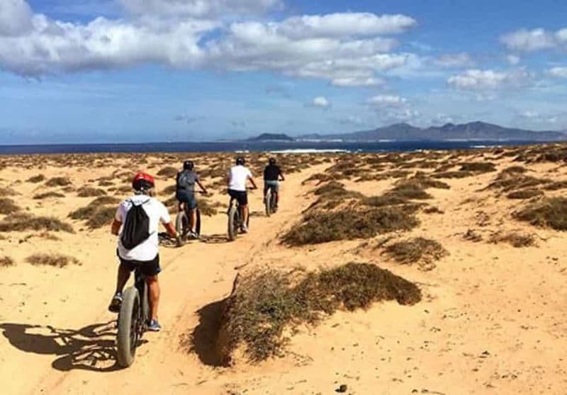 Depuis Corralejo : visite guidée de Fuerteventura en vélo électrique ou en trottinette électrique