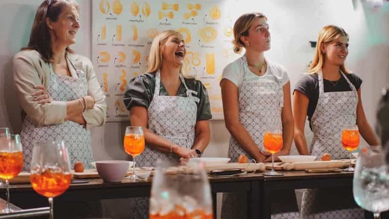 Billet Rome : atelier de cuisine de pâtes avec 3 spritz près du Colisée