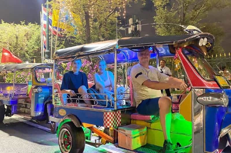 Visite nocturne de Bangkok : Nourriture, Temple et Tuk-Tuk