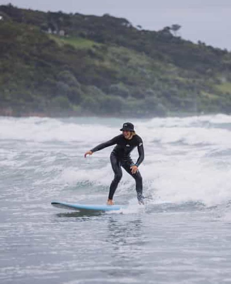 Raglan : Leçon de surf en groupe