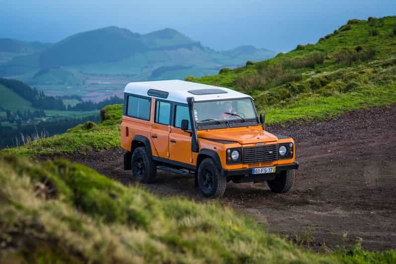 Depuis Ponta Delgada : Promenade en jeep, à vélo et en kayak dans les Sete Cidades