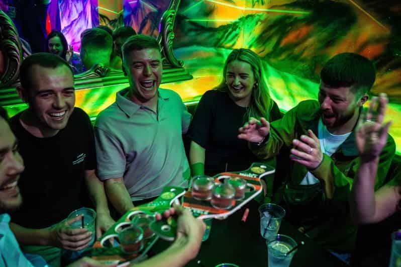 Billet Budapest : tournée des bars nocturnes avec boissons locales