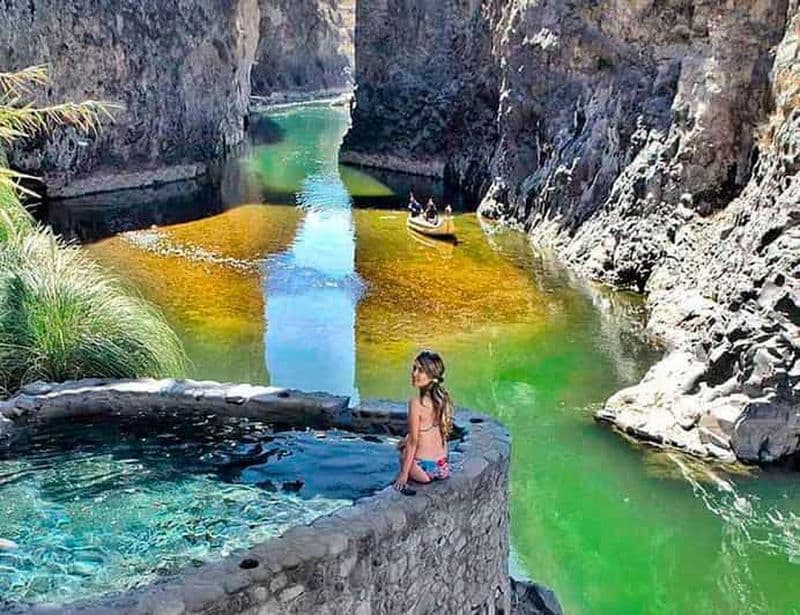 Depuis Arequipa : Vallée de Colca et bains thermaux en petit groupe