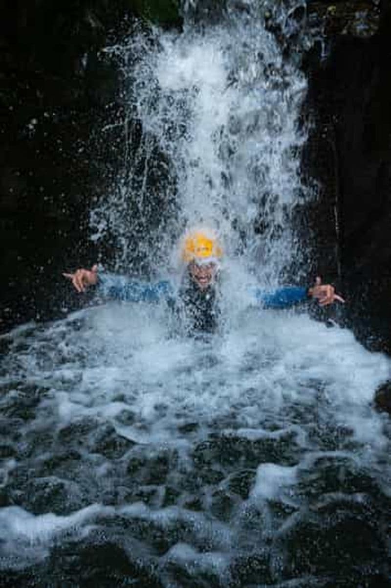 Queenstown : aventure de canyoning d'une demi-journée dans la vallée de Gibbston