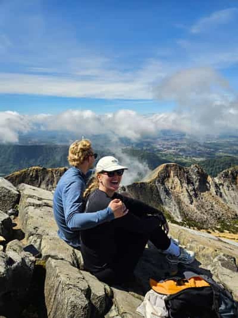 Berastagi : randonnée sur le mont Sibayak, sources chaudes et marchés