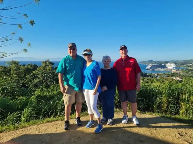 Roatan : Excursion en quad hors piste Zipline singe paresseux visite privée de la ville