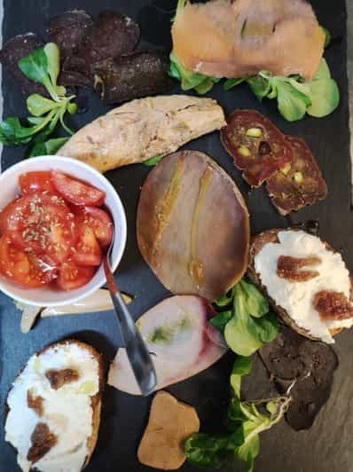 Dégustation de vins et de produits à base de thon