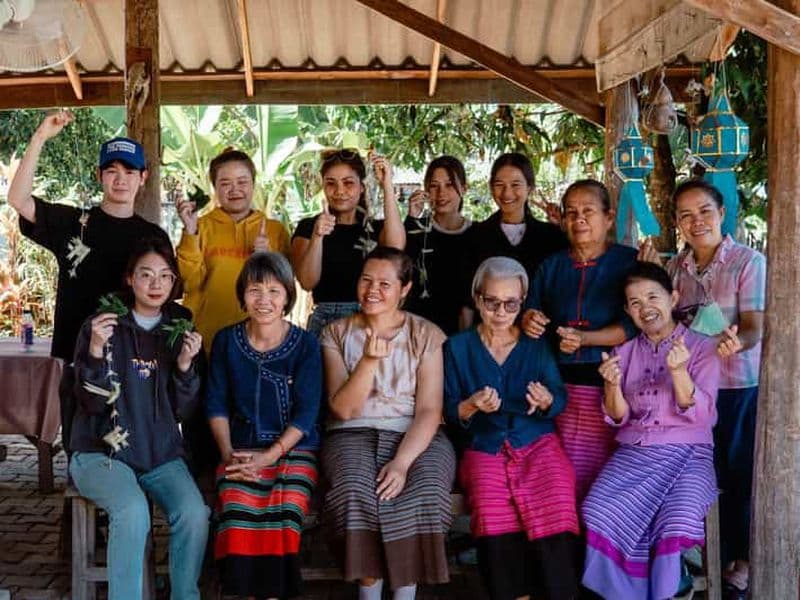 Exploration d'un village local de Chiang Mai et expérience de tissage