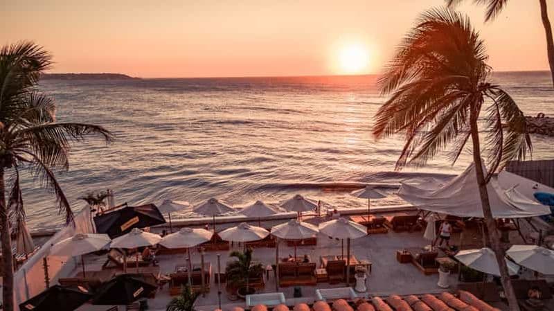 Carthagène : soirée au coucher du soleil dans un club de plage privé, avec DJ en direct et piscine