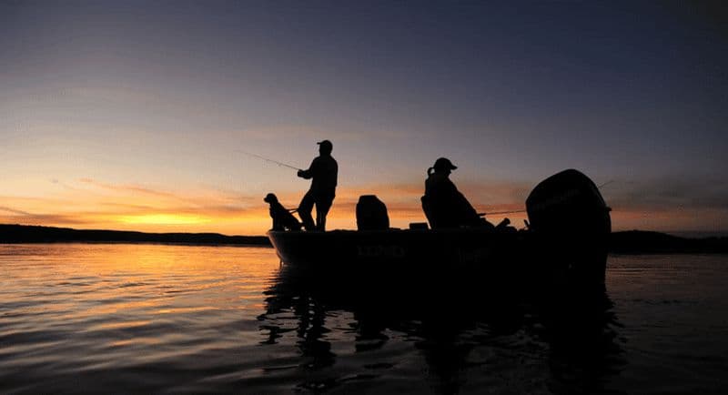 Costa Brava : nuit de pêche en barque sous la lune et les étoiles.