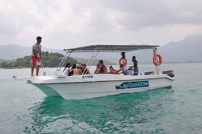 Mahé : croisière au lever du soleil avec plongée avec tuba