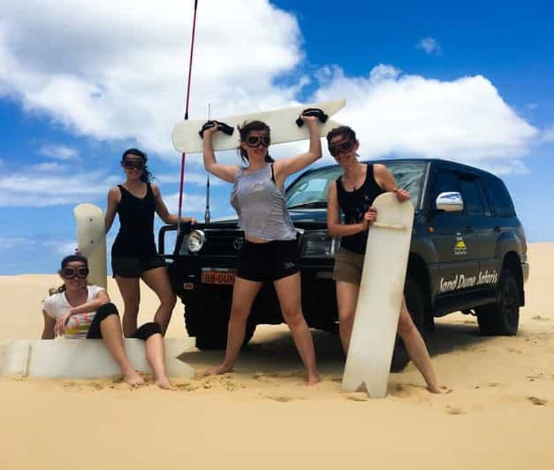Port Stephens : Sandboard illimité avec transfert en 4x4 vers les dunes