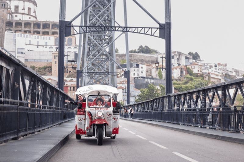 Visite de Porto en Tuk-Tuk : Rapide, amusant et flexible - 1H à une journée entière !